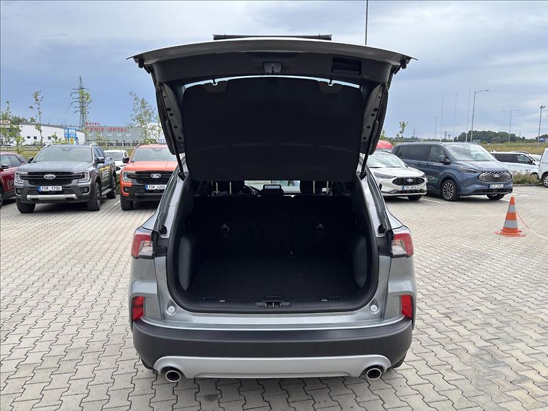 Ford Kuga 1,5 EcoBoost 110kW Titanium - fotka 10 z 39