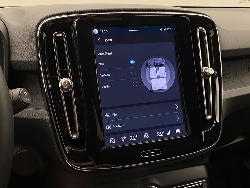 Volvo XC40 PURE ELECTRIC RECHARGE PLUS - fotka 51 z 55
