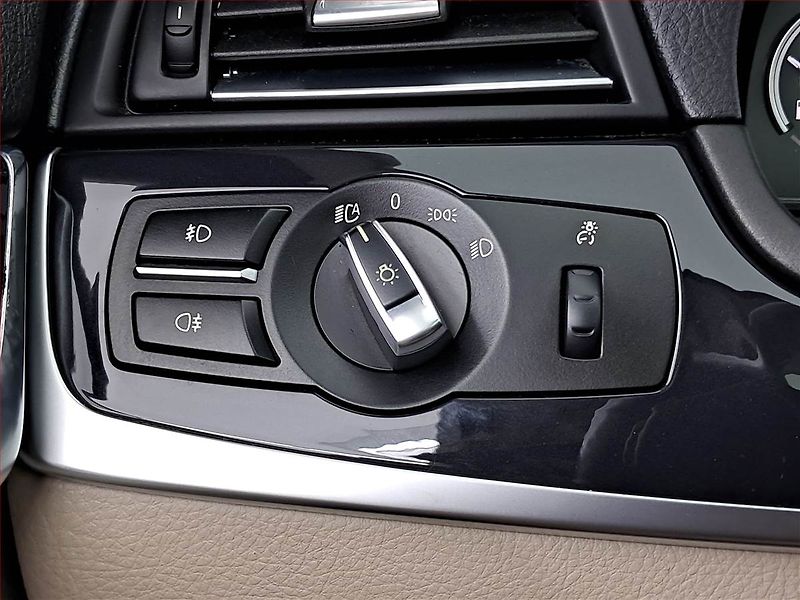 BMW Řada 5 (2015) 535i, Kůže, Navi, Bi-Xenony - fotka 20 z 22