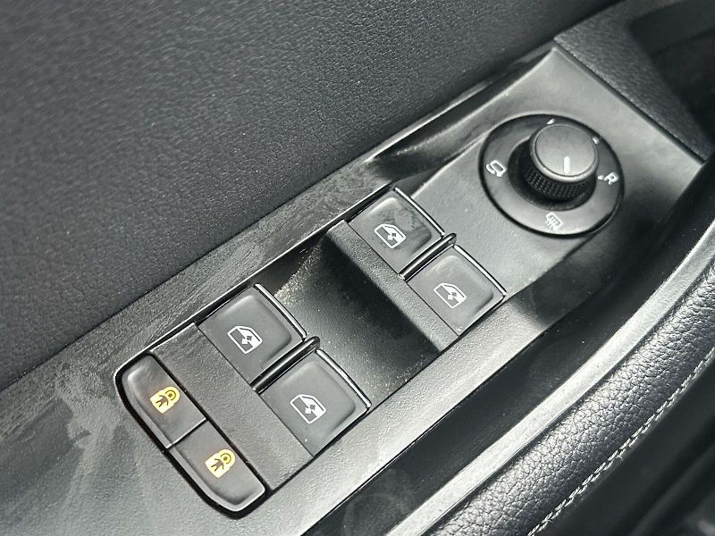 Škoda Superb (2023) Combi 2.0 TDI 4x4 DSG L&K - fotka 18 z 36