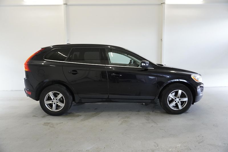 Volvo XC60  2.4 D5 MOMENTUM AWD AUTOMAT - fotka 5 z 27