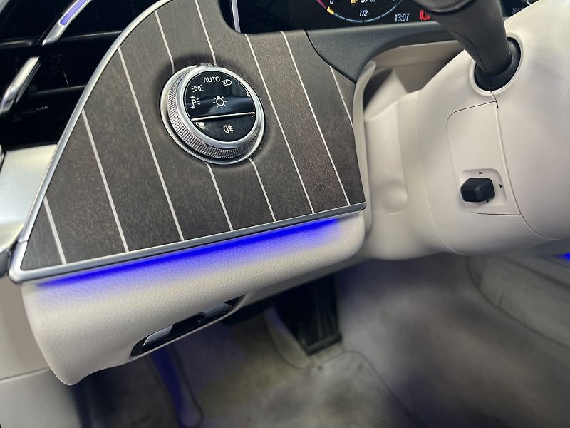 Mercedes-Benz Třídy E 300 de 4MATIC s hybridní techn - fotka 12 z 22