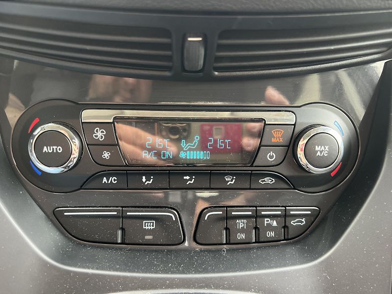 Ford Kuga 2.0TDCi 4x4 AUTOMAT TITANIUM  - fotka 23 z 44