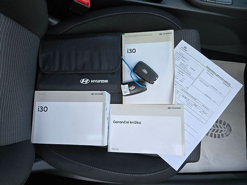 Hyundai i30 1.5i COMFORT LED KAMERA NAVI - fotka 36 z 41