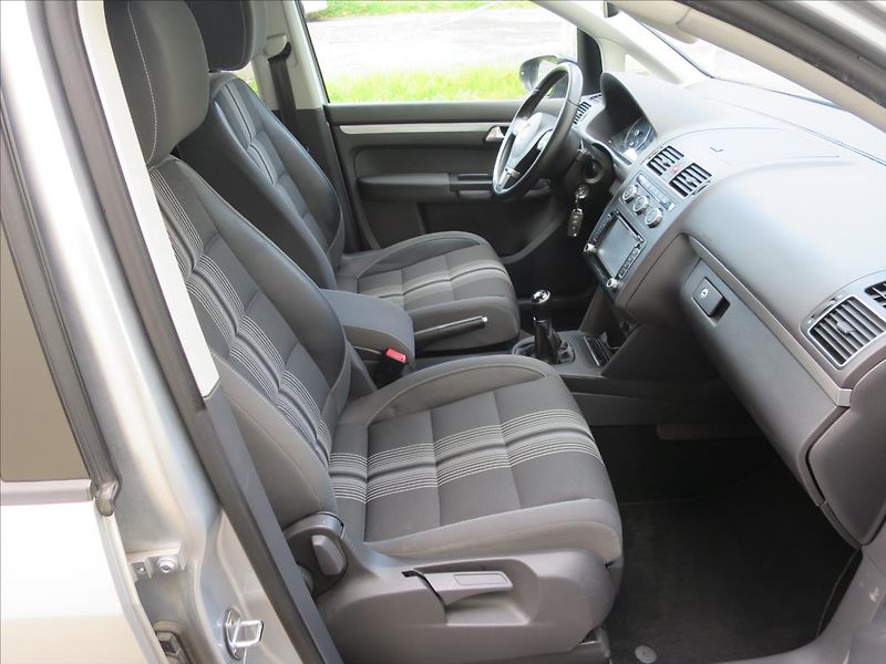 Volkswagen Touran 1,4  TSI MATCH - fotka 15 z 34