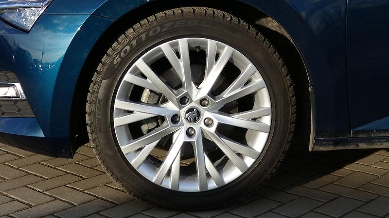 Škoda Superb Combi 2.0 TSI DSG Style - fotka 23 z 24