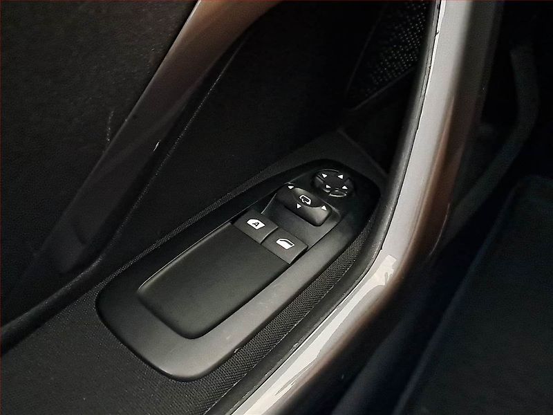 Peugeot 2008 (2019) 1.2 PureTech, ČR,1.maj - fotka 15 z 16