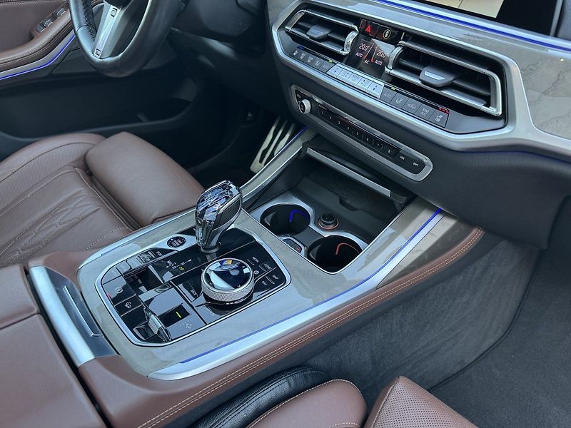 BMW X7 (2021) xDrive 40d M-Paket Pano - fotka 18 z 49