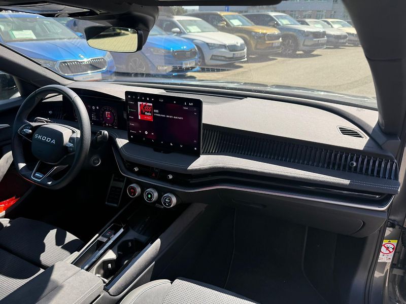Škoda Superb Sportline 2.0 TDI 110kw DSG Co - fotka 11 z 25
