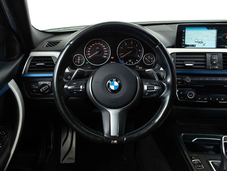 BMW Řada 3 320d xDrive Limousine - fotka 13 z 20