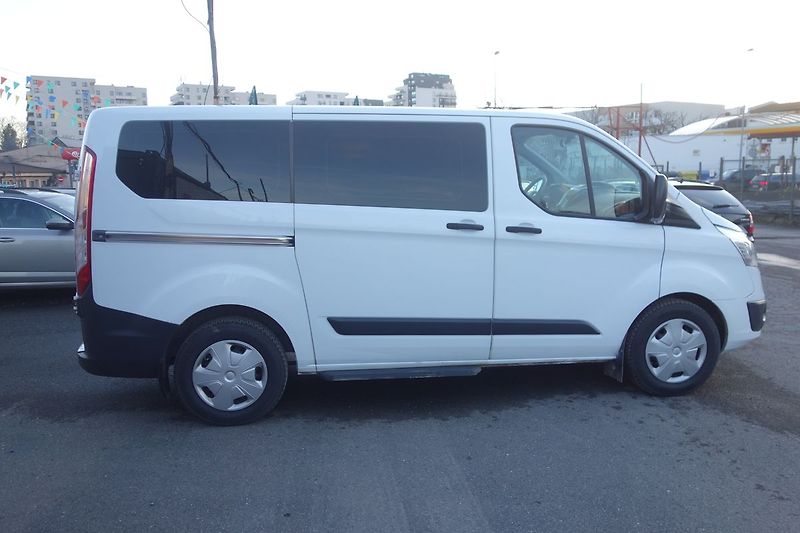 Ford Tourneo Custom 2,2TDCi 8 MÍST TOURNEO - fotka 7 z 33