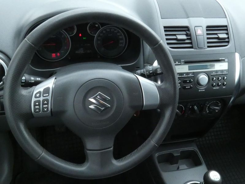 Suzuki SX4 (2013) 1.6 VVT - fotka 18 z 30