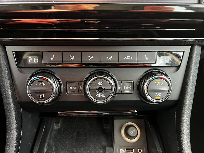 Škoda Superb 1.6TDI DSG Style Panorama - fotka 13 z 23
