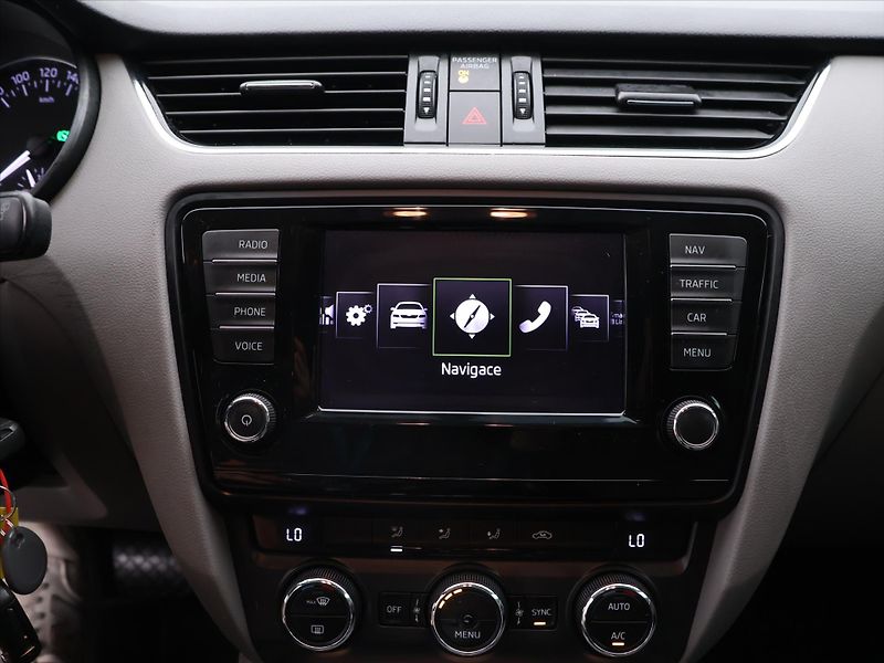 Škoda Octavia 2,0 TDI 110kW DSG Navi DPH - fotka 17 z 26