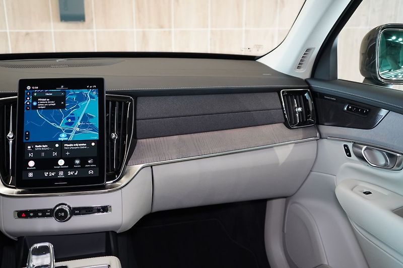 Volvo XC90 B5 PLUS Bright, Vzduch, 360° - fotka 50 z 50