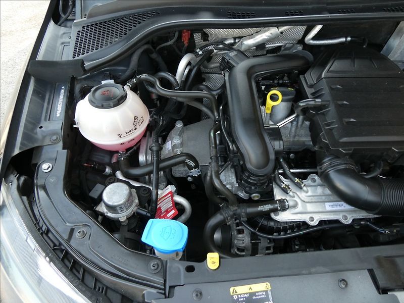 Škoda Fabia 1,0 TSI 81kW Ambition,2 x kola - fotka 34 z 38