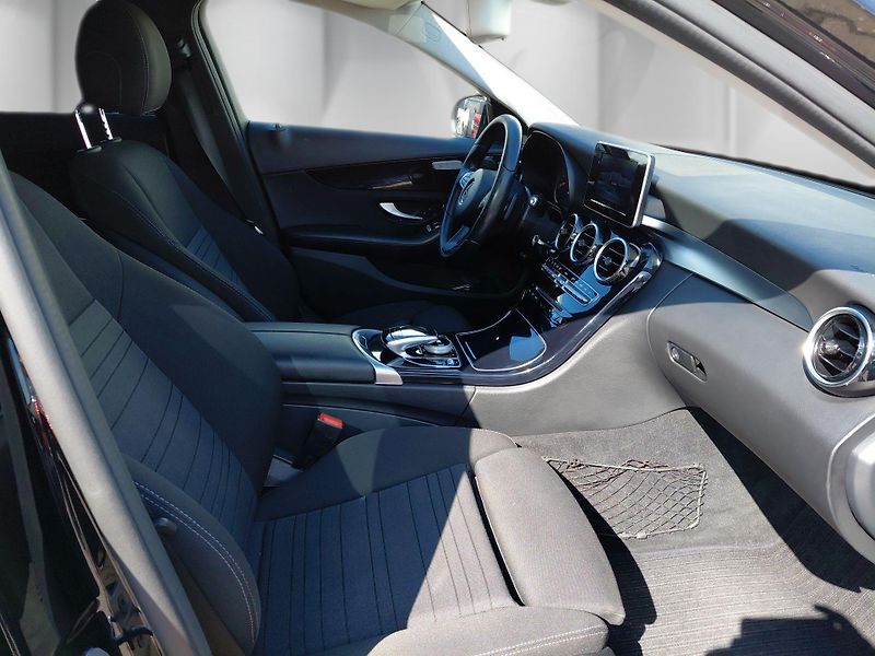 Mercedes-Benz Třídy C (2016) 220 D 125 kW Black Edition - fotka 22 z 23