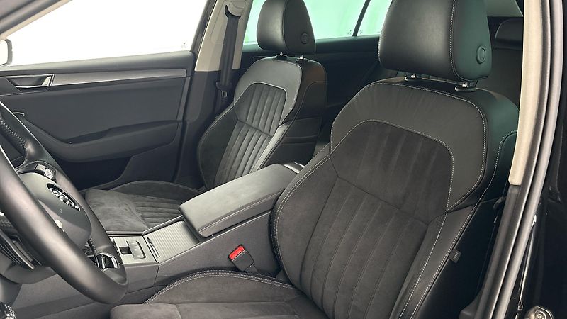 Škoda Superb 2.0 TDI DSG Style Combi - fotka 15 z 28
