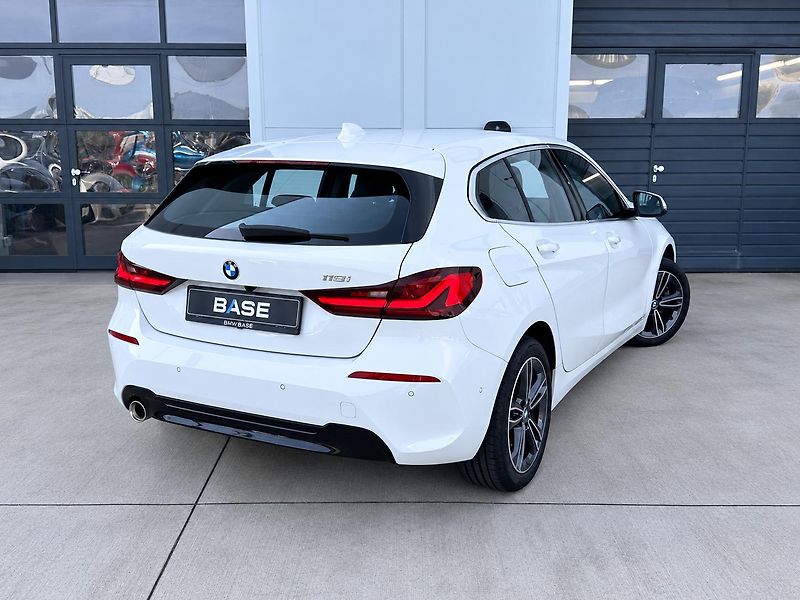 BMW Řada 1 118i Model Sport Line - fotka 4 z 23