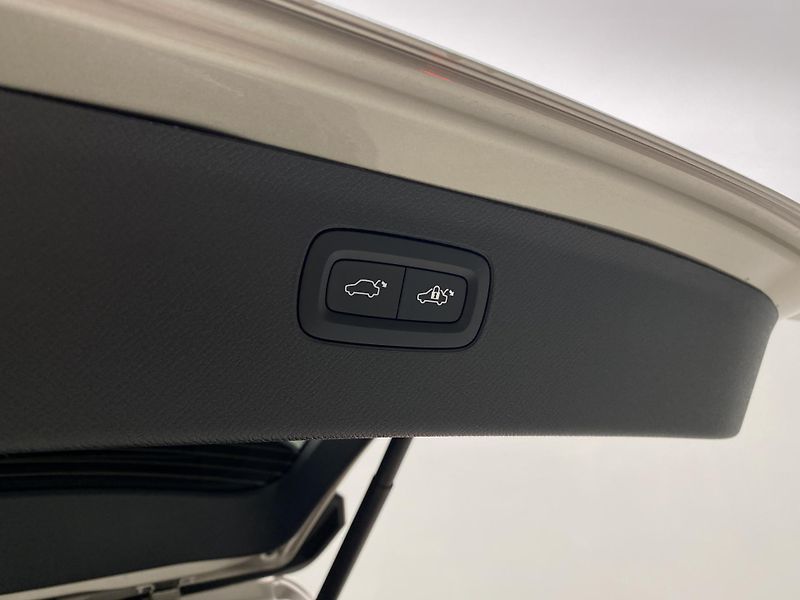 Volvo XC90 (2026) T8 AWD Plug-in DARK PLUS 7m - fotka 23 z 66