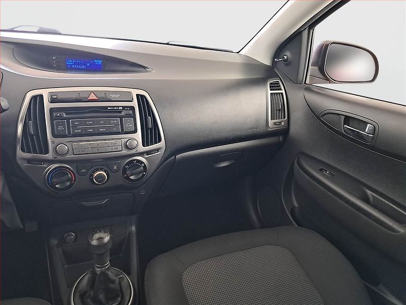 Hyundai i20 (2013) 1.2, Tempomat - fotka 8 z 14