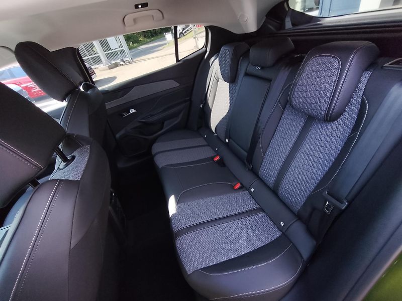 Peugeot 408 (2026) ALLURE Hybrid 145 e-DCS6 - fotka 22 z 26