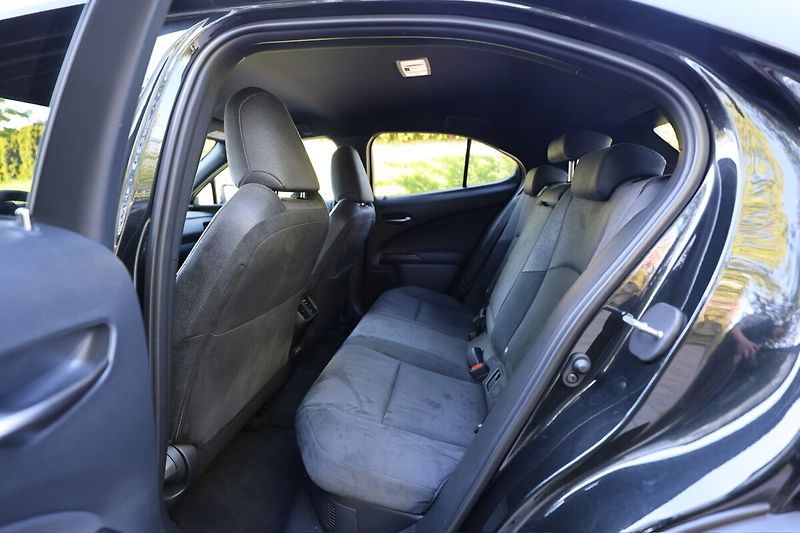 Lexus UX 300h 300H 2.0 HEV BUSINESS TECH - fotka 26 z 30