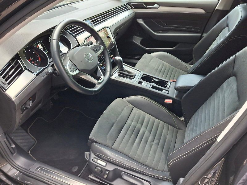 Volkswagen Passat (2023) Variant Elegance DSG 1,5TSi 11 - fotka 6 z 33