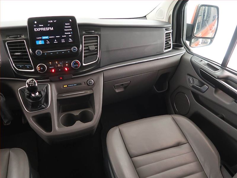 Ford Tourneo Custom (2018) Titanium 2.0 EcoBlue, ČR, DPH - fotka 8 z 23