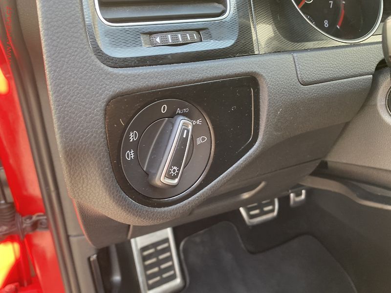 Volkswagen Golf (2014) 2.0 TSi, GTi, DSG, bixen - fotka 14 z 17