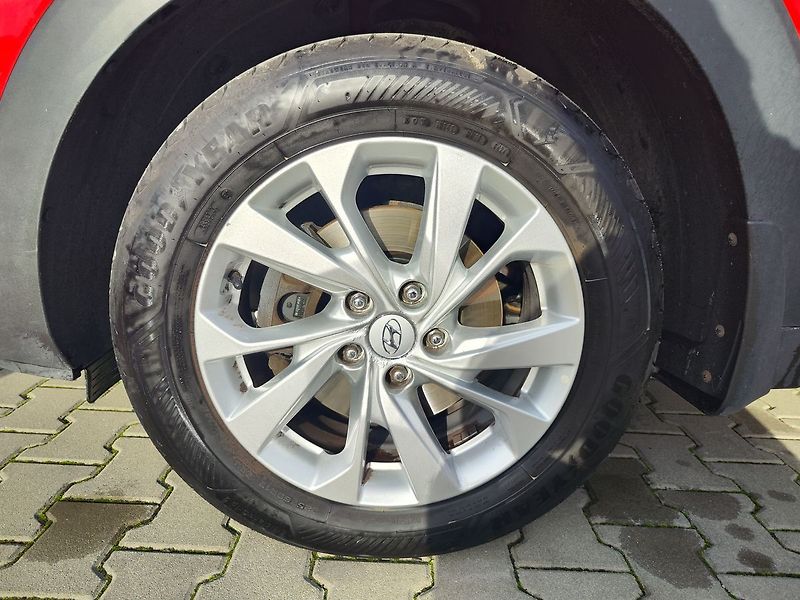 Hyundai Tucson 1.6 CRDI/85kW Traveller - fotka 29 z 32