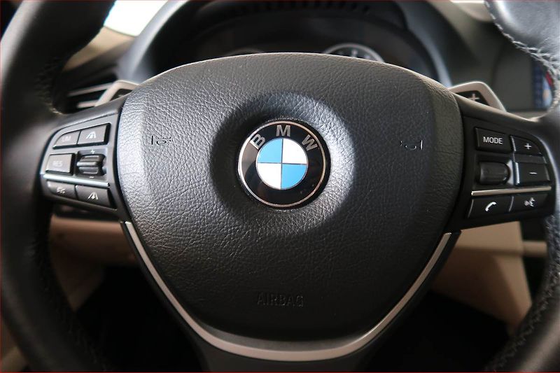BMW Řada 5 (2010) 530d, Automat, Navi, Bi-Xenony - fotka 17 z 22