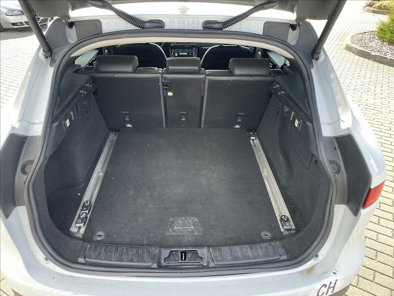 Jaguar F-Pace 3,0 d 221kw AWD Aut. DPH - fotka 9 z 37