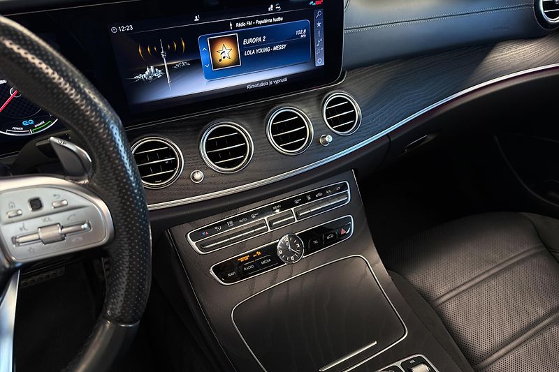 Mercedes-Benz Třídy E (2018) Mercedes-Benz E 53 AMG 4Matic+ - fotka 47 z 52