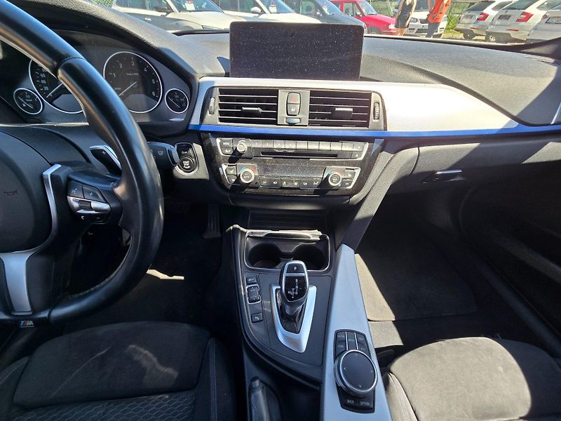 BMW Řada 3 (2017) 320d MPacket xDrive 140kW - fotka 15 z 22