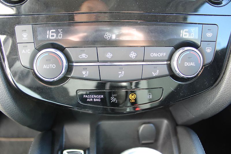 Nissan Qashqai 1.3 DiG-T 1.Majitel ČR Panoram - fotka 17 z 25