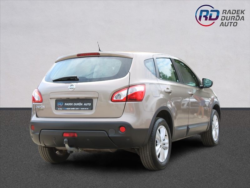 Nissan Qashqai 2,0 i  NOVÉ V ČR,4x4,TAŽNÉ - fotka 5 z 24