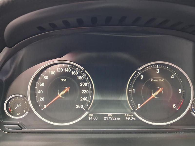 BMW Řada 5 2,0 525D, 160 kw - fotka 14 z 16