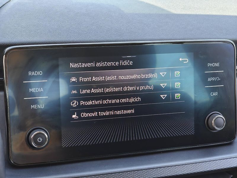Škoda Kamiq Ambition 6MP 1,0TSI - fotka 15 z 22