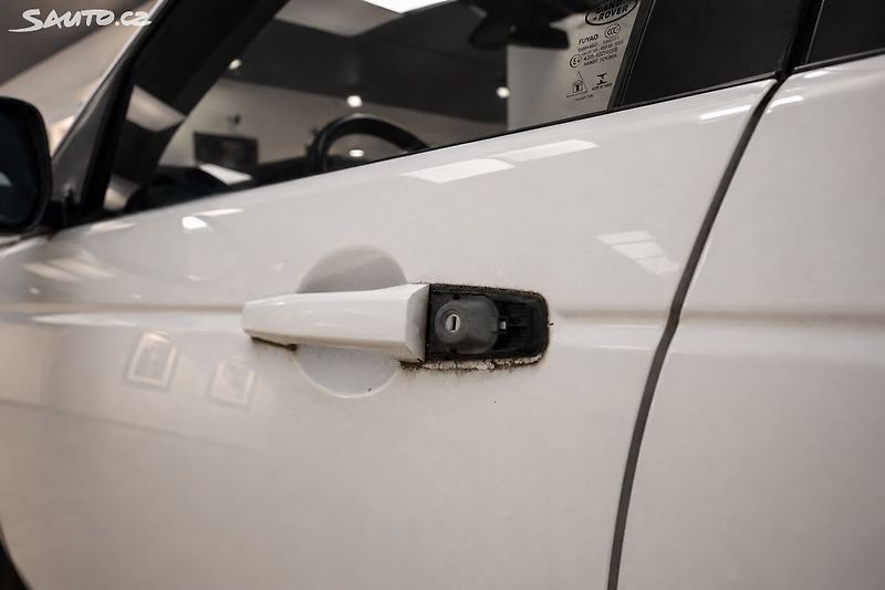 Land Rover Discovery Sport - NEPOJÍZDNÝ - fotka 24 z 28