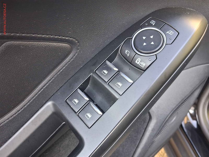 Ford Focus (2019) 1.5 TDCi, Titanium, LED - fotka 13 z 18