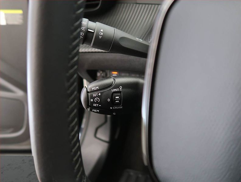 Peugeot 2008 (2022) Active 50 kWh, SoH 91% - fotka 21 z 25