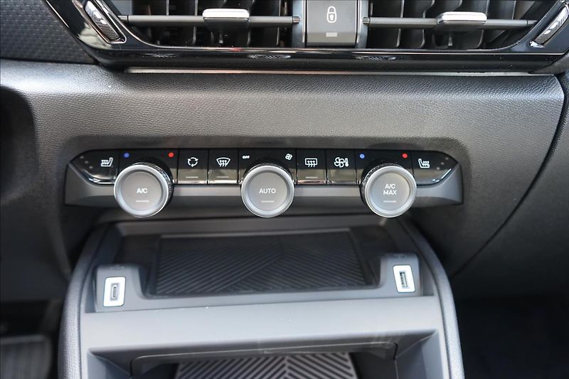 Citroën C4 (2026) 1,2 Hybrid 145k Automatic PLUS - fotka 16 z 21
