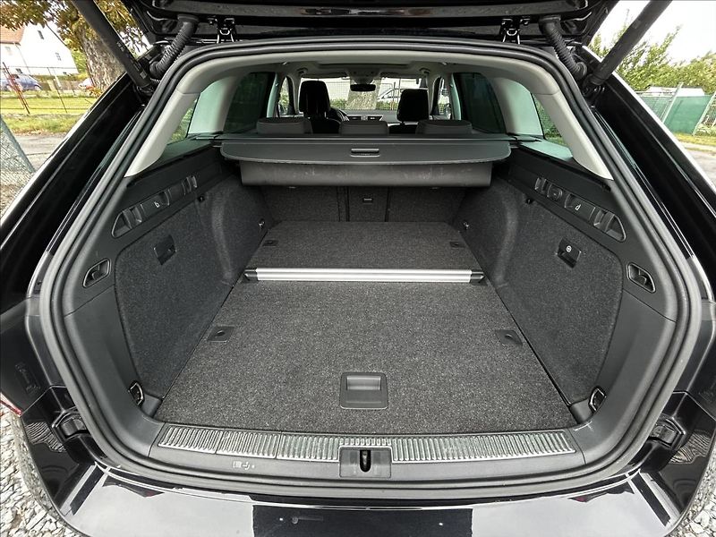 Škoda Superb 2,0 TDi DPH  360° Travel Asist - fotka 38 z 50
