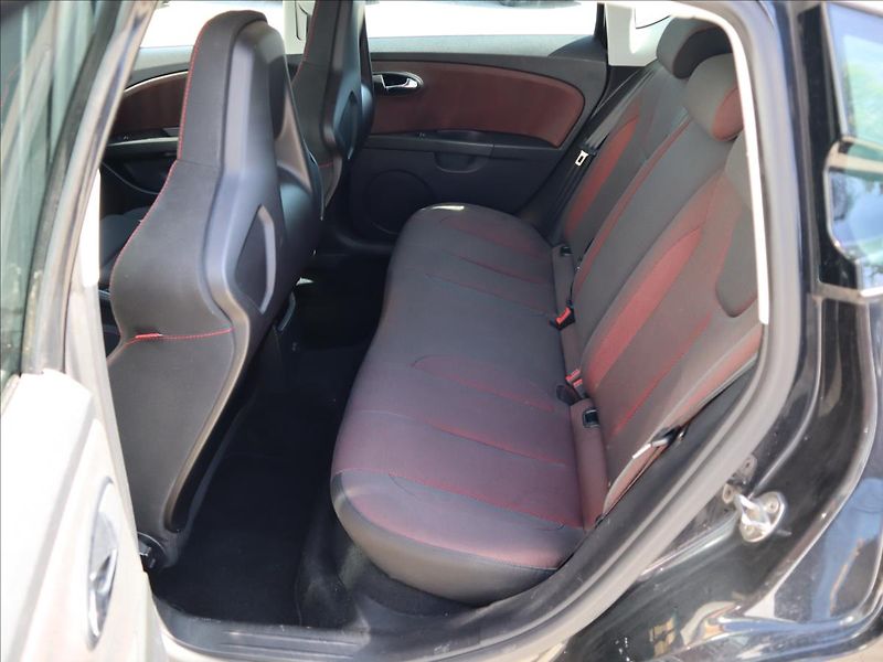 Seat Leon 2,0 TFSi (BWA) FR line - fotka 15 z 36