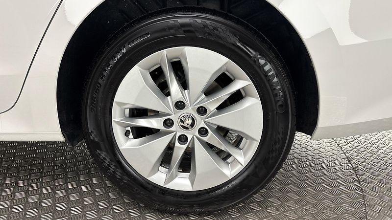 Škoda Octavia 2.0 TDI DSG Ambition - fotka 19 z 24
