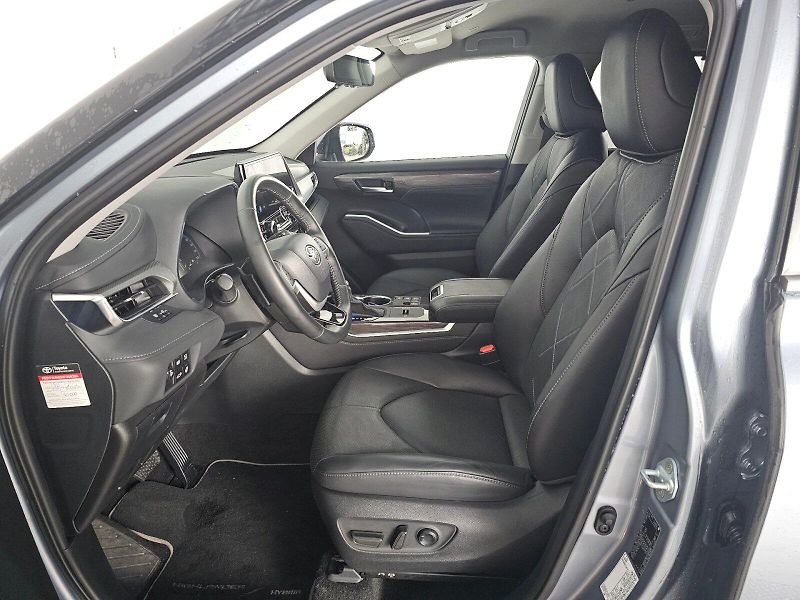 Toyota Highlander (2024) 2.5HEV 248k 4X4 EXECUTIVE - fotka 6 z 30