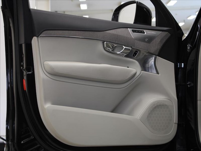 Volvo XC90 2,0 T8 Ultimate Bright B&W Vzd - fotka 16 z 25