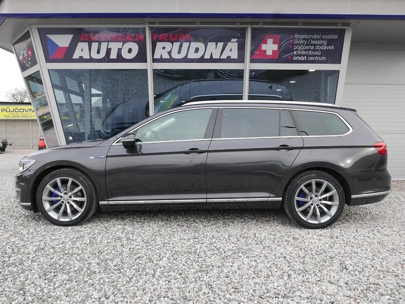 Volkswagen Passat 1,4 TSI GTE REZERVACE - fotka 17 z 44