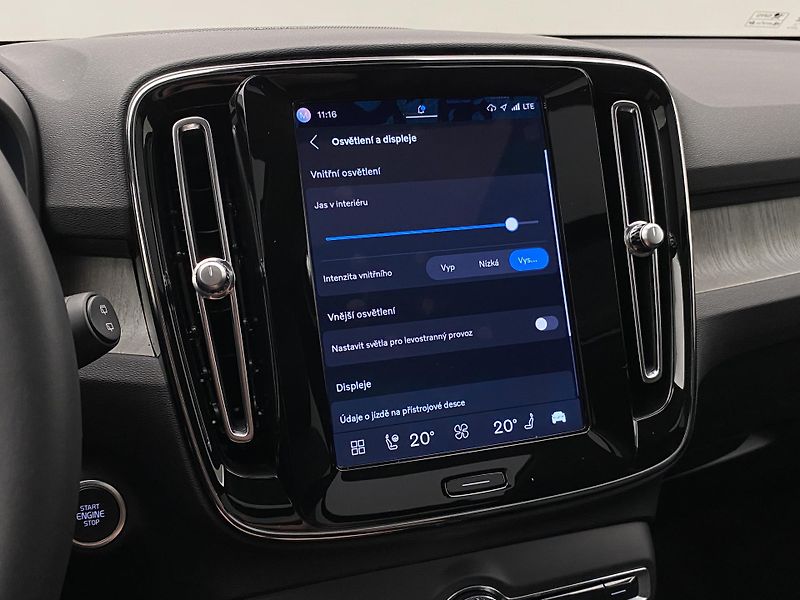 Volvo XC40 B4 DARK ULTIMATE AUT CZ - fotka 49 z 56